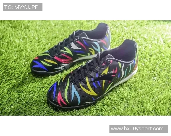 安踏顶级TF足球鞋助力球场表现提升,尽享舒适与稳定的完美结合